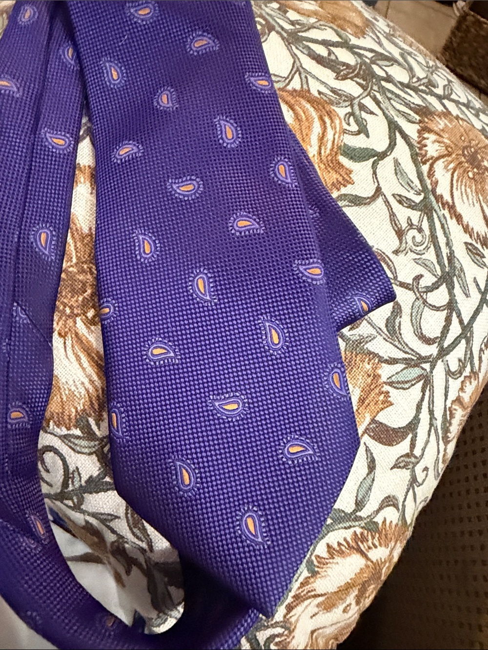 Linton Hand tailored 100% Silk Men's Purple Paisley Silk Necktie - Unbranded